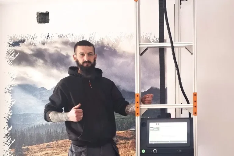 Working abroad and wall printing. The story of Szymon from Belgium