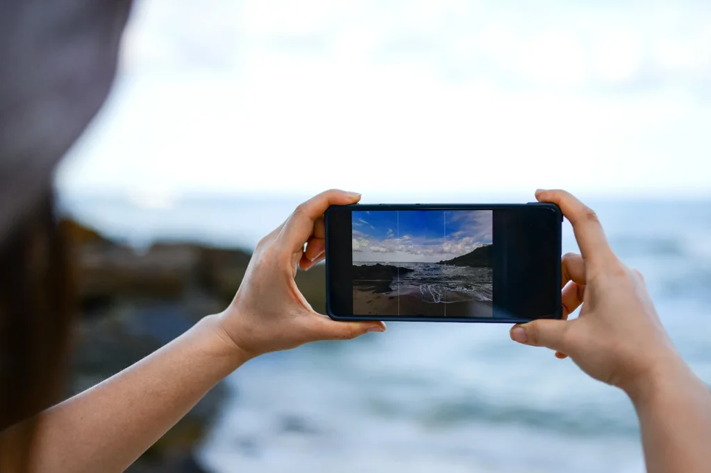 How to print a photo from a smartphone onto a wall?